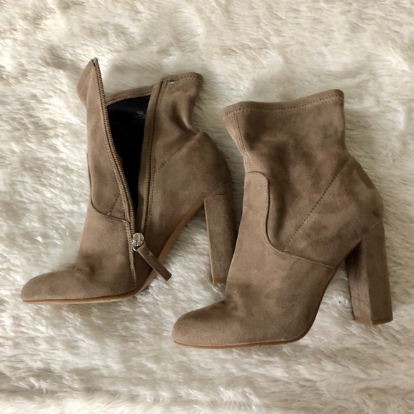 Steve Madden Shoes - Steve Madden Edit Bootie in Taupe EUC